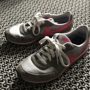 Nike Casual Shoes Wm Sz 7